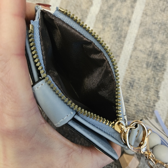 NEW Bi-Fold Floral Blue and White Snap Wallet + Beaded Bag Charm/Keychain - Picture 8 of 13